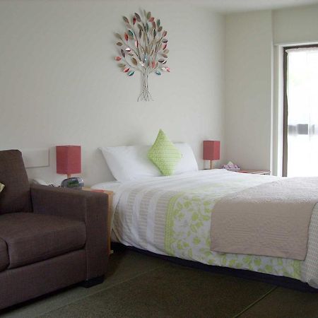Tudor Court Motel Christchurch Extérieur photo