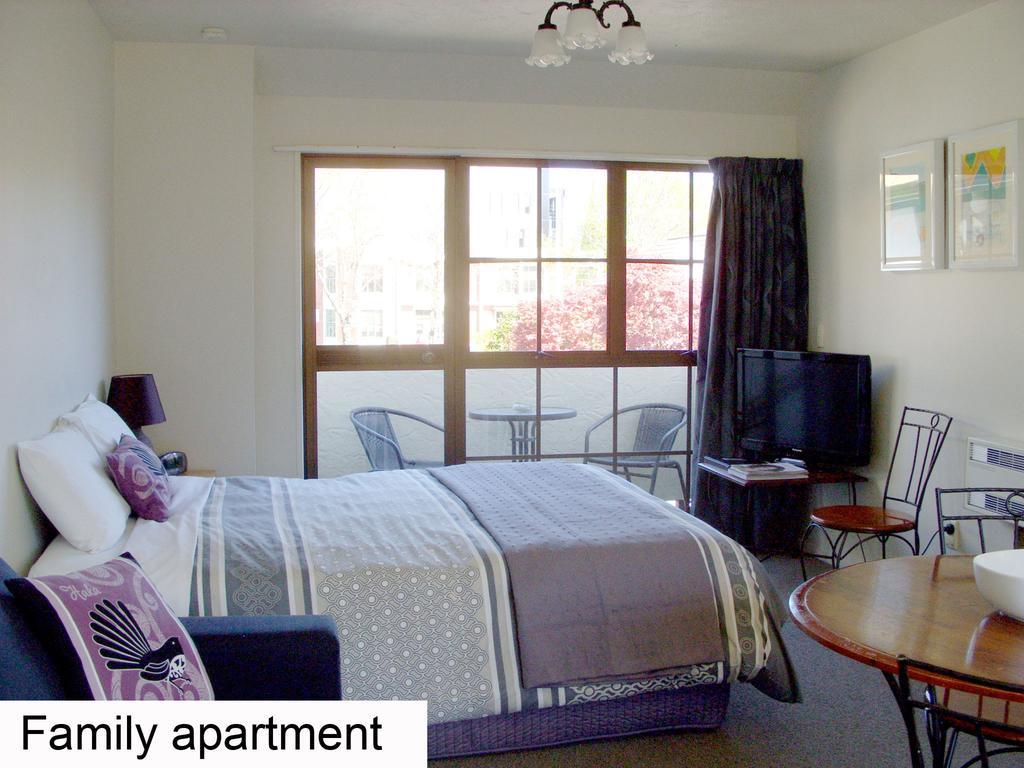 Tudor Court Motel Christchurch Extérieur photo