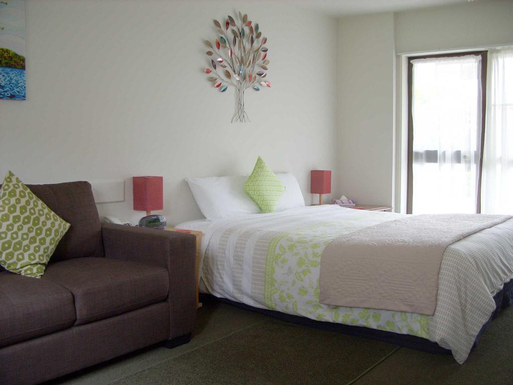 Tudor Court Motel Christchurch Extérieur photo