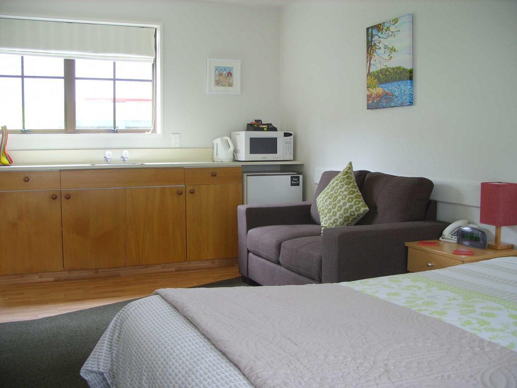 Tudor Court Motel Christchurch Extérieur photo