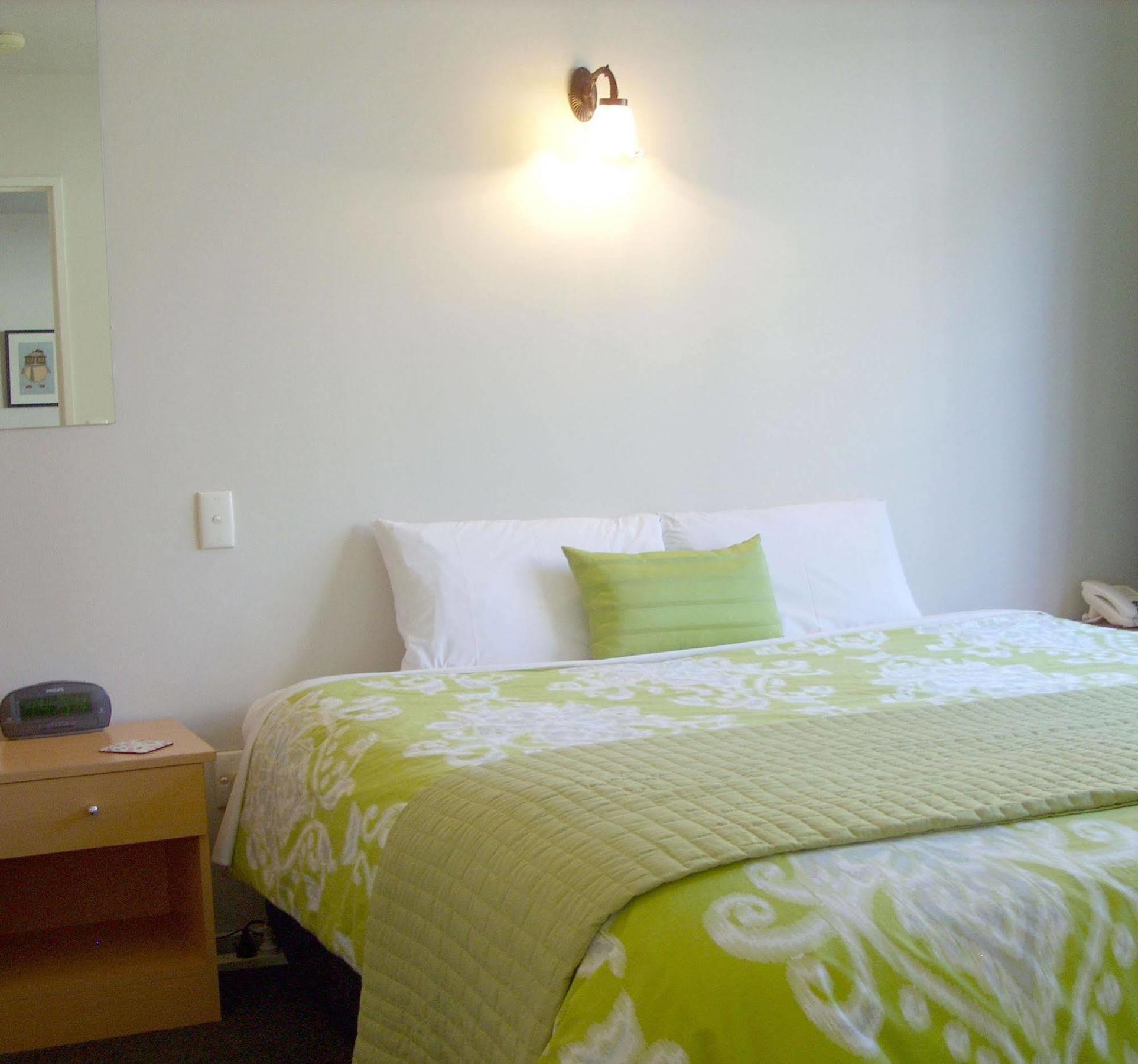 Tudor Court Motel Christchurch Extérieur photo