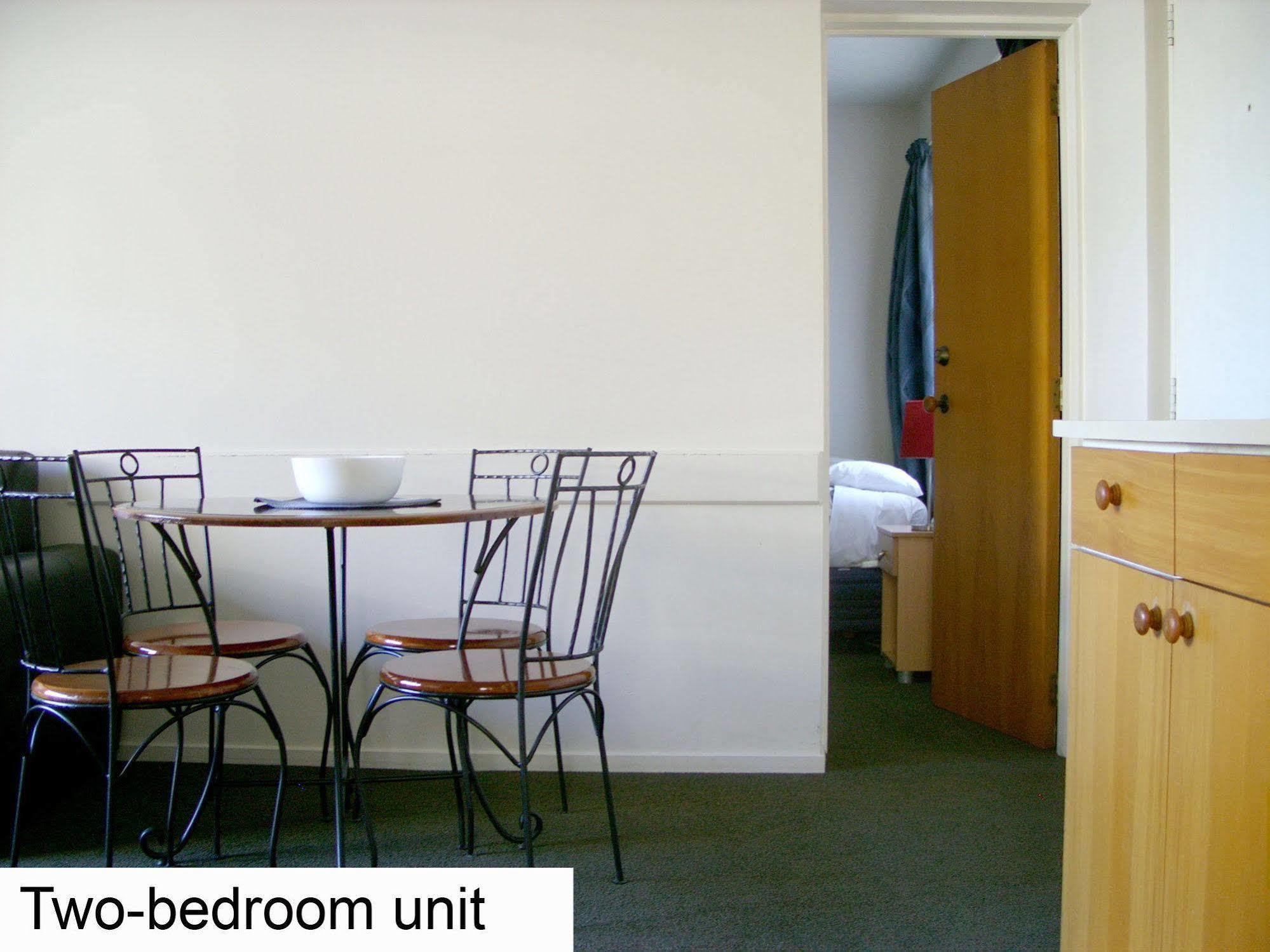 Tudor Court Motel Christchurch Extérieur photo