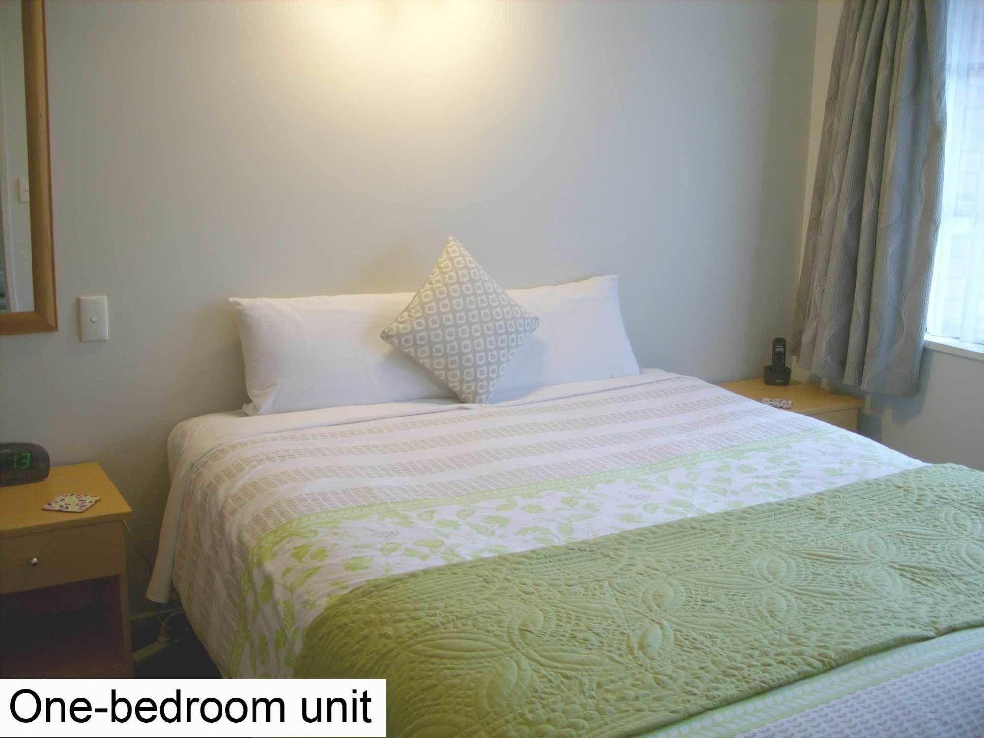 Tudor Court Motel Christchurch Extérieur photo