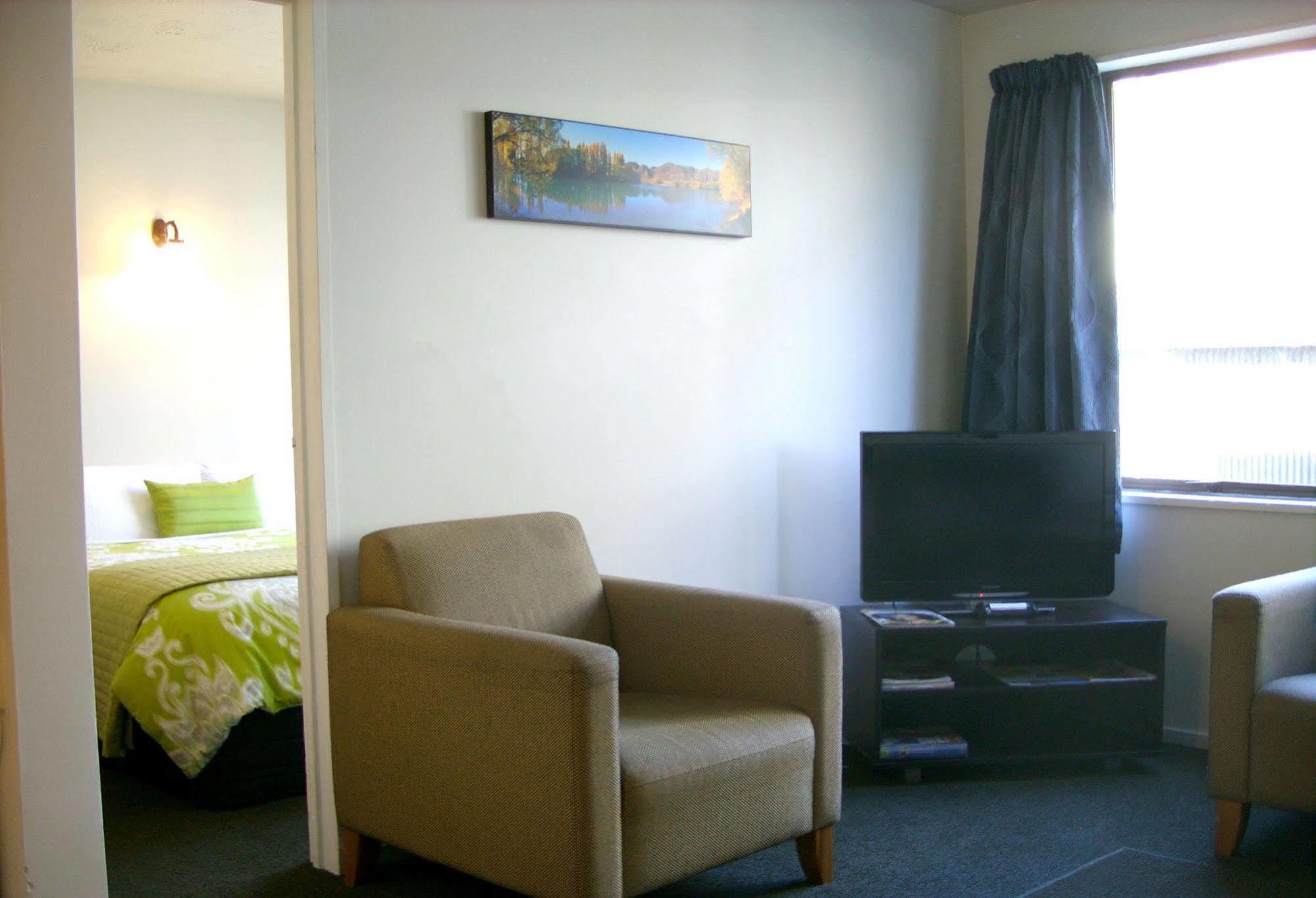 Tudor Court Motel Christchurch Extérieur photo