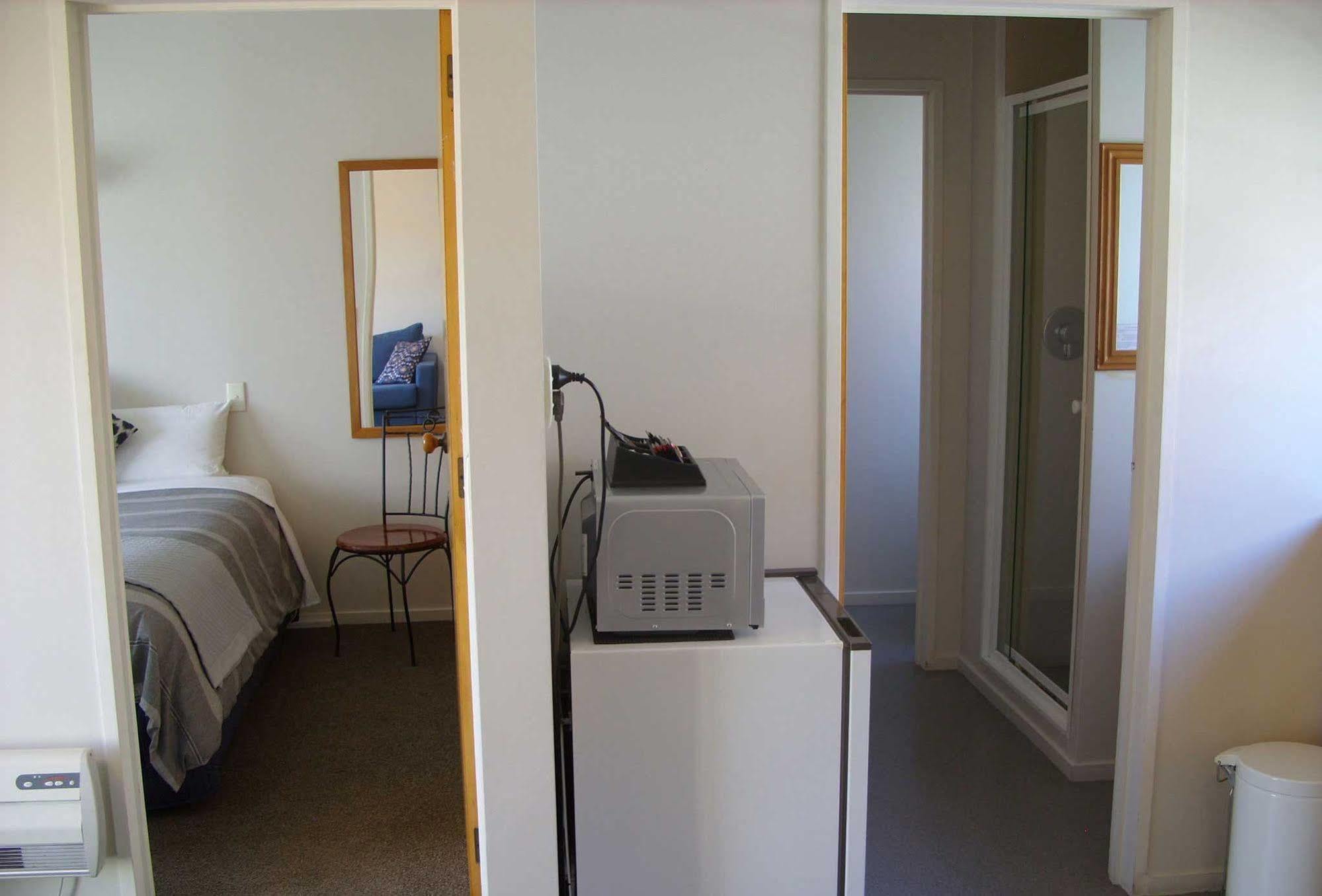 Tudor Court Motel Christchurch Extérieur photo