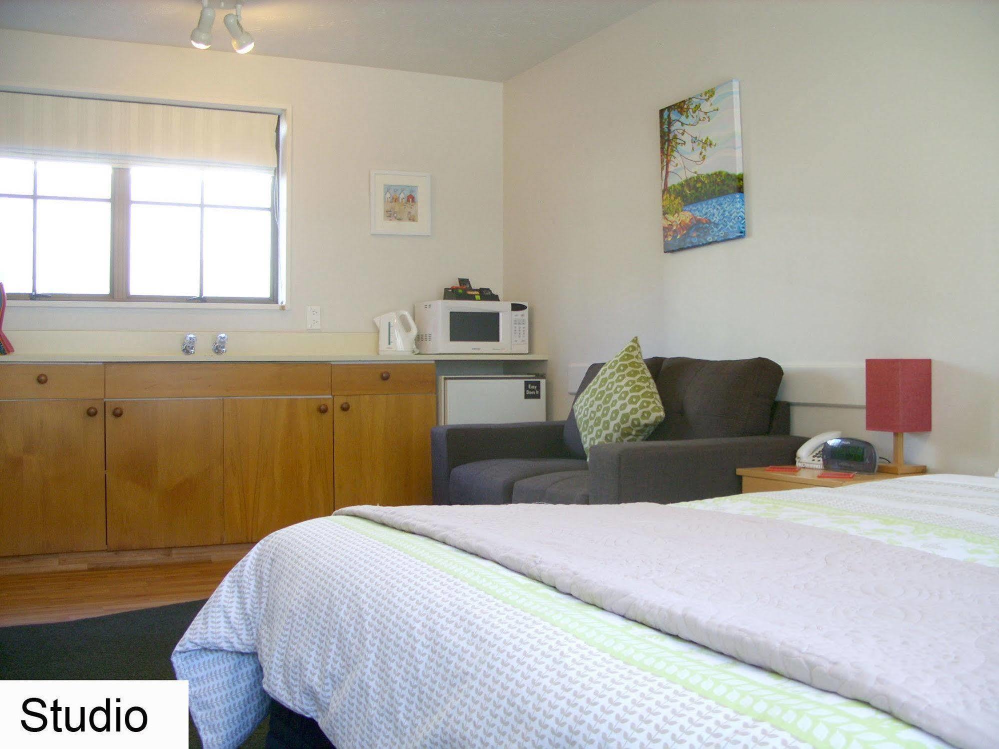 Tudor Court Motel Christchurch Extérieur photo