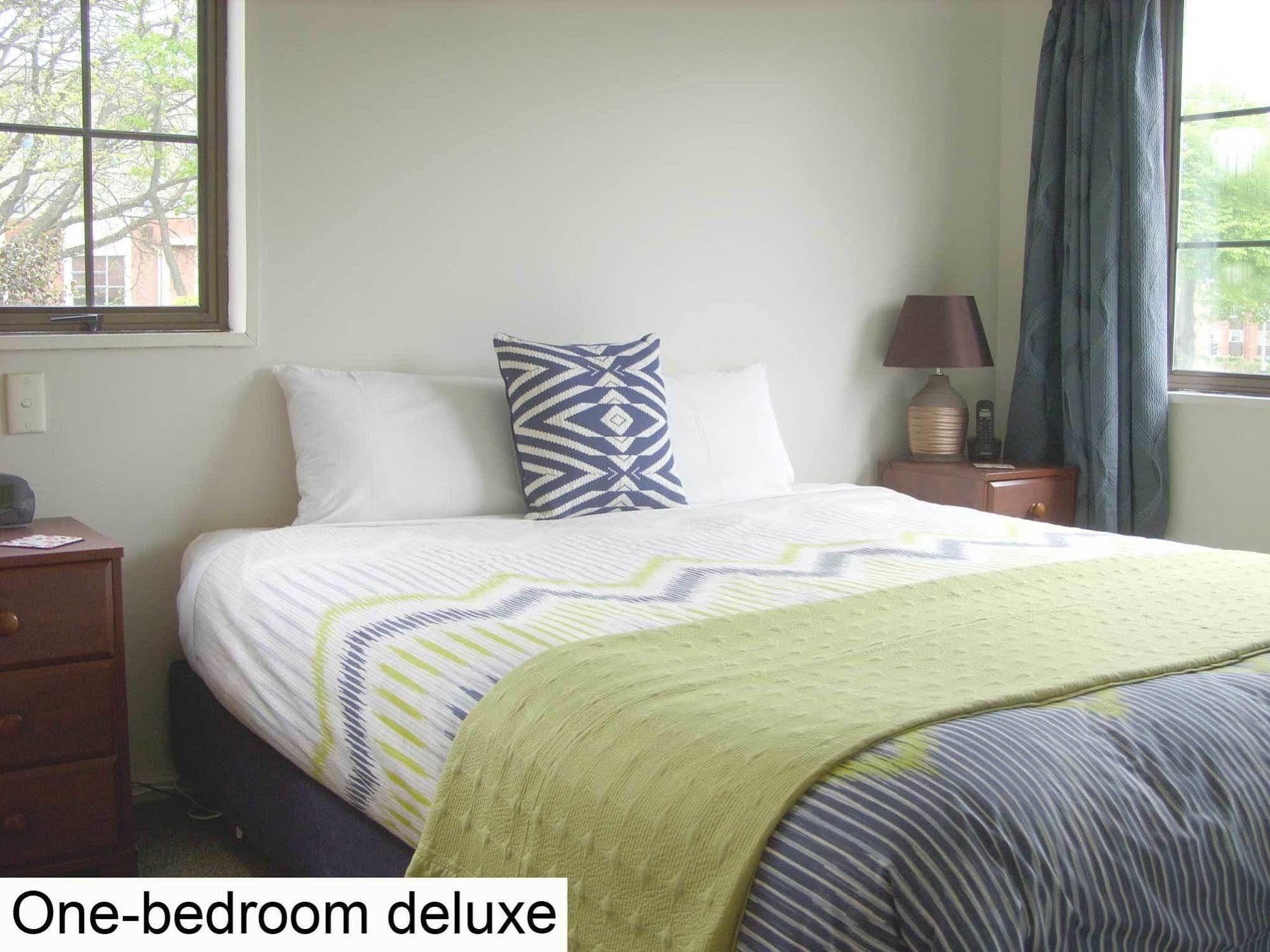 Tudor Court Motel Christchurch Extérieur photo
