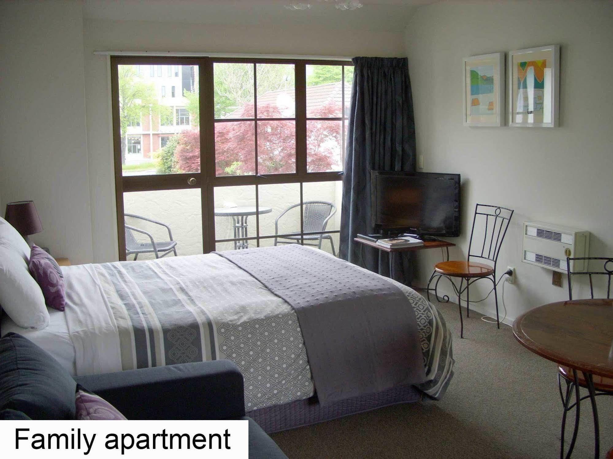 Tudor Court Motel Christchurch Extérieur photo