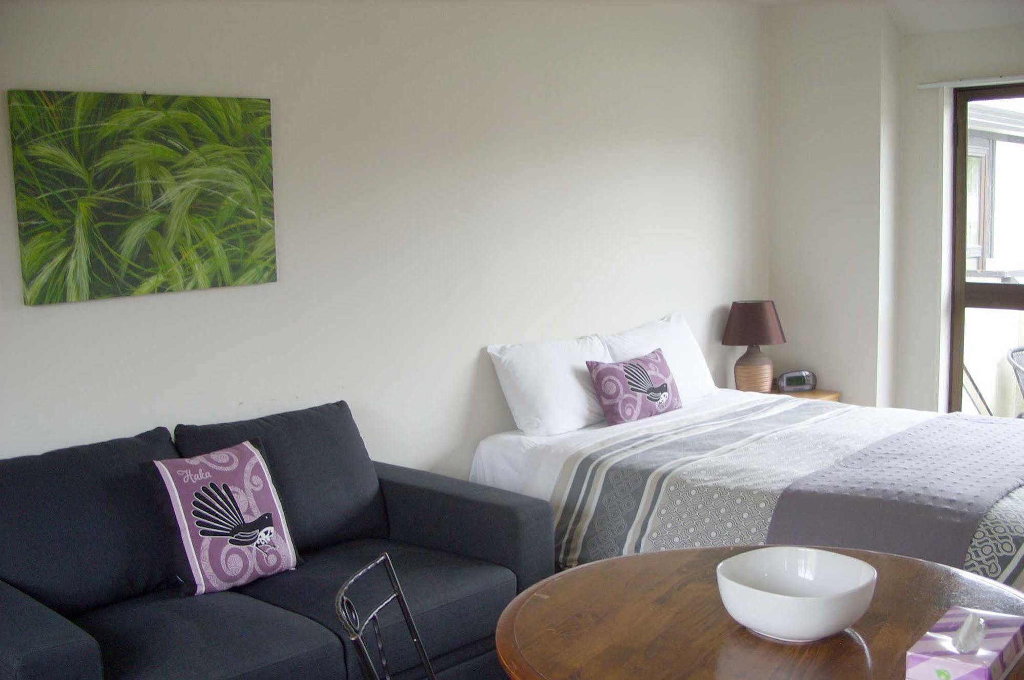 Tudor Court Motel Christchurch Extérieur photo