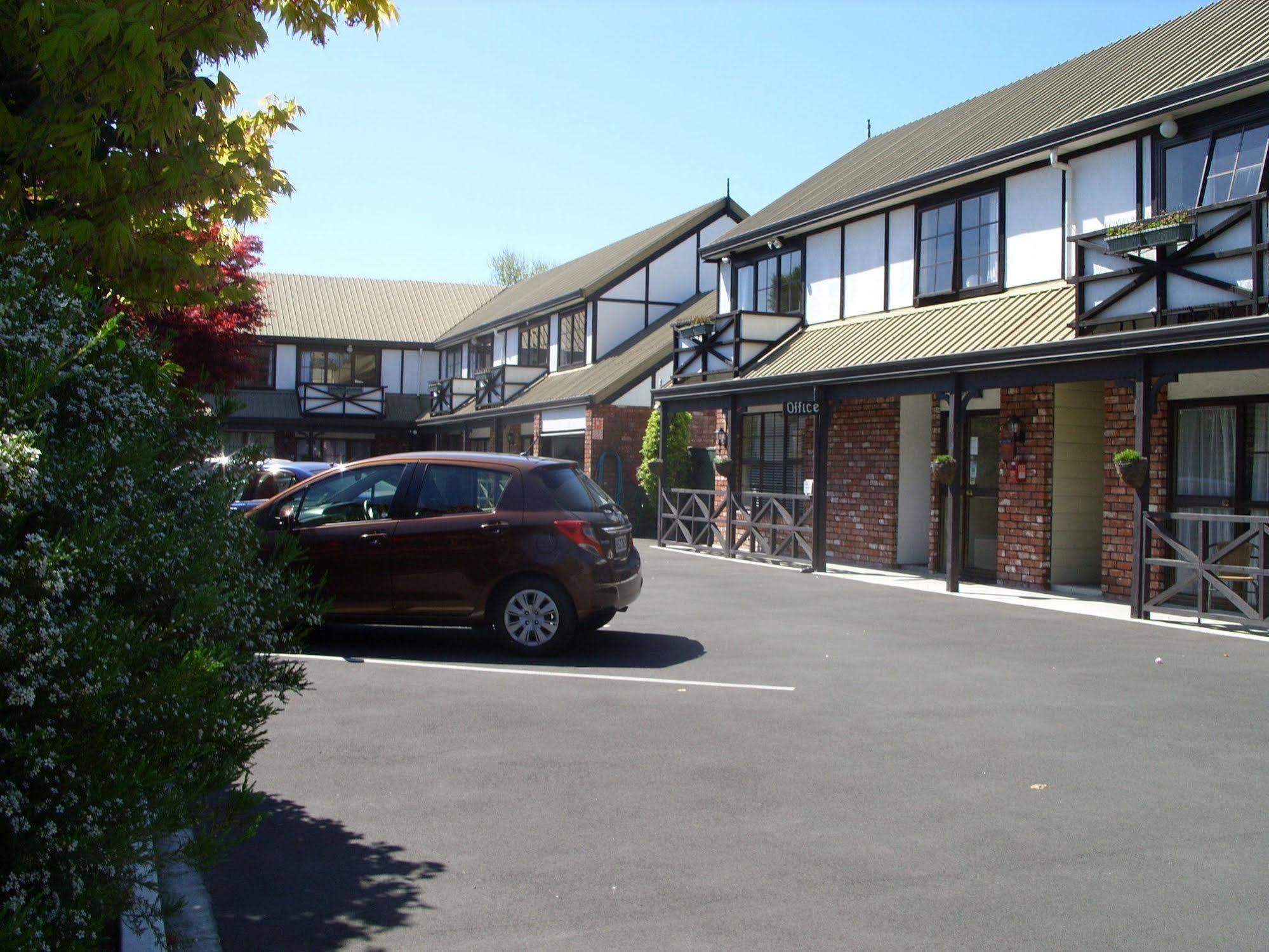 Tudor Court Motel Christchurch Extérieur photo